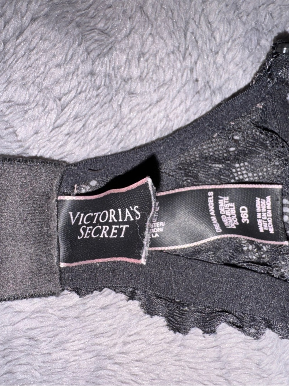 Victoria's Secret Black Lace Molded Underwire Bra - Picture 2 of 3